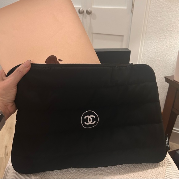 CHANEL Black Quilted Case laptop case Plus LV blush trunks and bags Keychain - Picture 3 of 14
